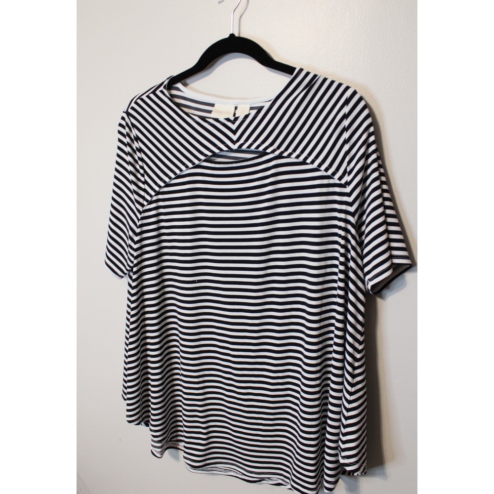 Chico's Black and White Women's Top Flowy Size 2 Petite